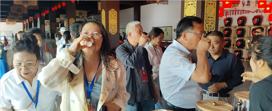 “品讀千年古都，放歌趙王集團” 中國文藝名家走進河北邯鄲采風系列活動成功舉辦