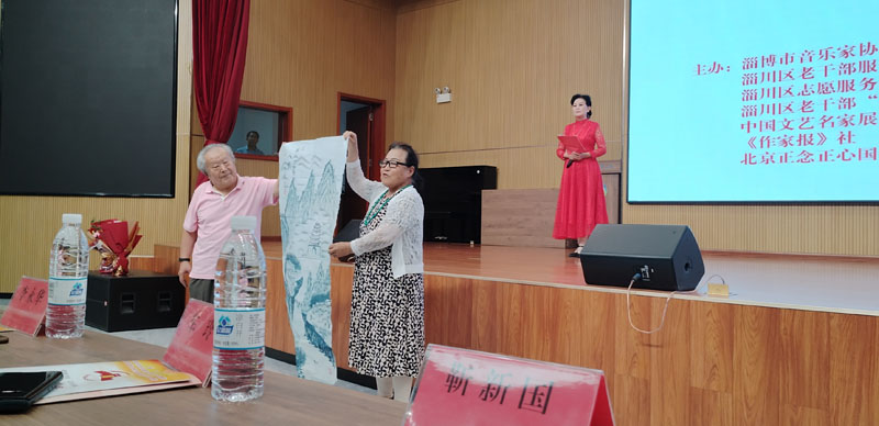 中國人民抗日戰爭暨世界反法西斯戰爭勝利八十周年秦克新作曲趙文媛演唱視頻演播會在淄博舉行