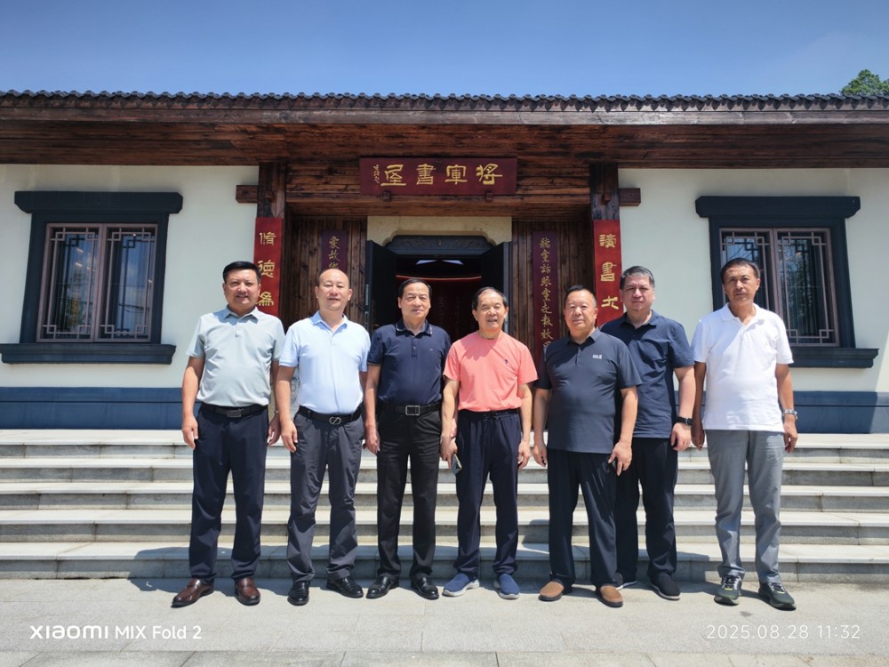 裴懷亮上將會見中國軍地書畫院代表 鼓勵當(dāng)好踐行文化自信旗手