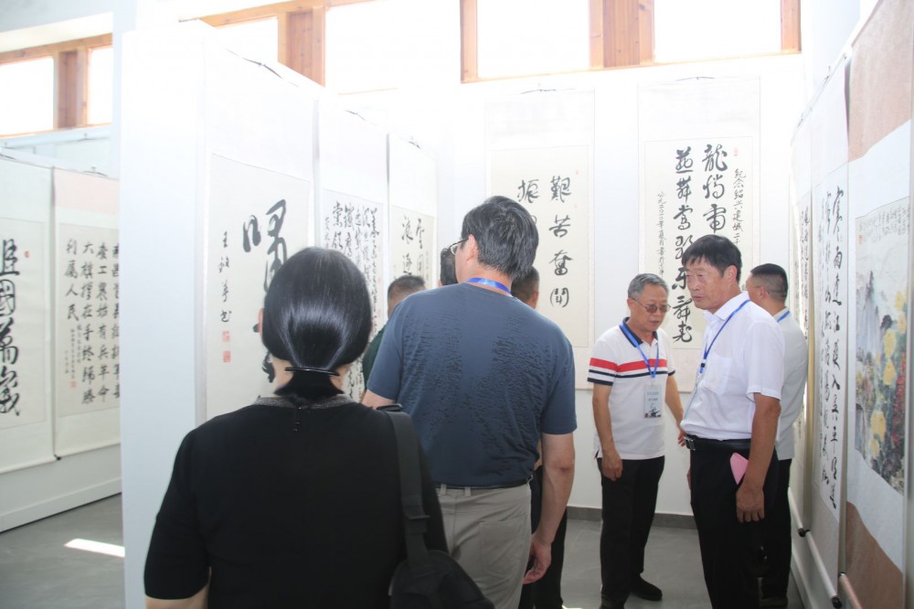 翰墨銘史 警鐘長(zhǎng)鳴——紀(jì)念抗戰(zhàn)勝利80周年將軍書(shū)畫(huà)展在唐陵村隆重開(kāi)幕