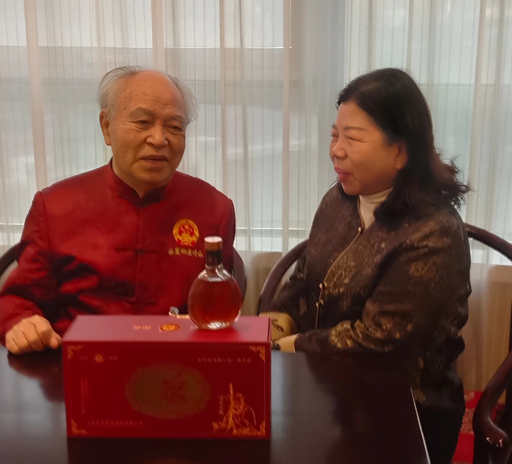 山西杏花國賓酒業攜手紅墻御醫胡維勤，共促養生酒文化傳承創新