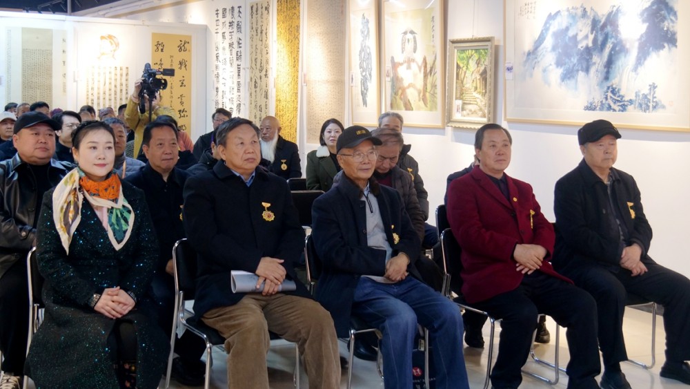 筆墨鑄史 精神永續(xù) 紀(jì)念中國(guó)人民抗日戰(zhàn)爭(zhēng)暨世界反法西斯戰(zhàn)爭(zhēng)勝利 80 周年名家書畫展在京隆重開幕