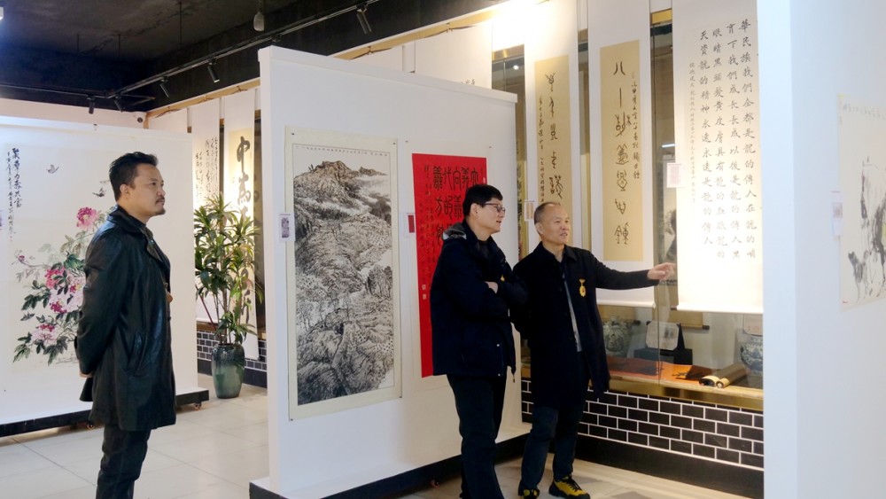 筆墨鑄史 精神永續(xù) 紀(jì)念中國(guó)人民抗日戰(zhàn)爭(zhēng)暨世界反法西斯戰(zhàn)爭(zhēng)勝利 80 周年名家書畫展在京隆重開幕